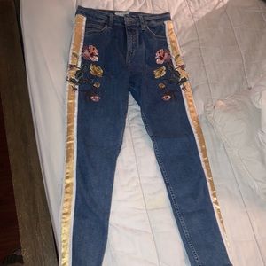 Silk, floral designed skinny jeans
